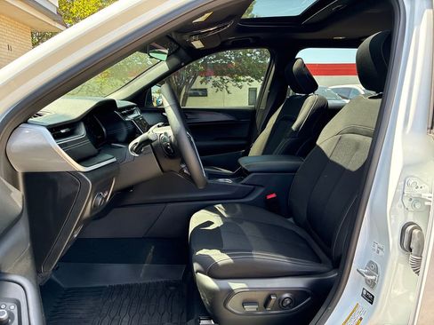 Used 2025 Jeep Grand Cherokee L Laredo w/ Luxury Tech Group I image 10