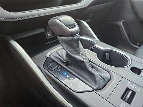 Used 2020 Toyota Highlander XLE image 12