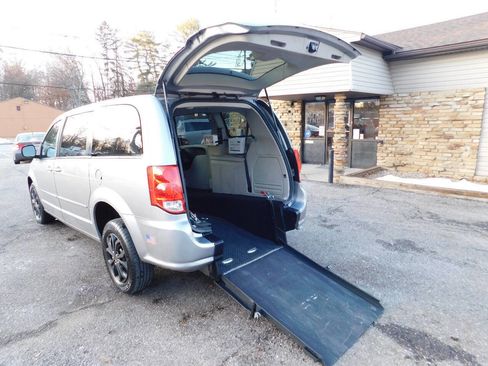 Used 2017 Dodge Grand Caravan SE w/ Power Window Group image 3