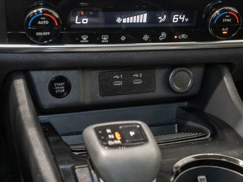 Used 2025 Nissan Rogue SV FWD image 18