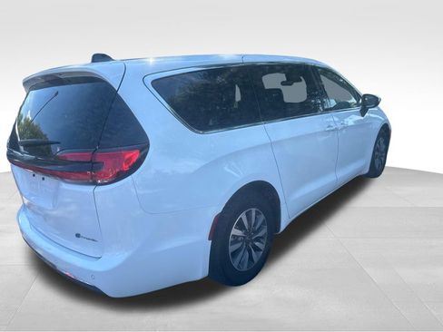 Used 2023 Chrysler Pacifica Touring-L FWD image 26