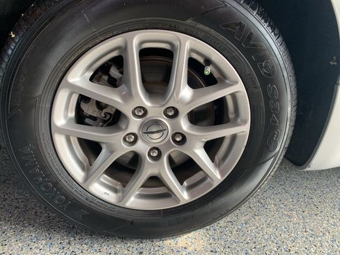 Used 2024 Chrysler Pacifica Touring-L FWD image 34