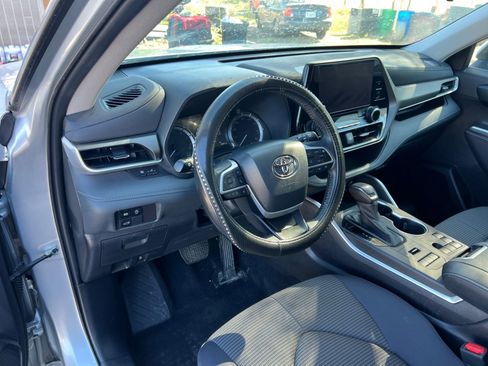 Used 2023 Toyota Highlander LE image 18