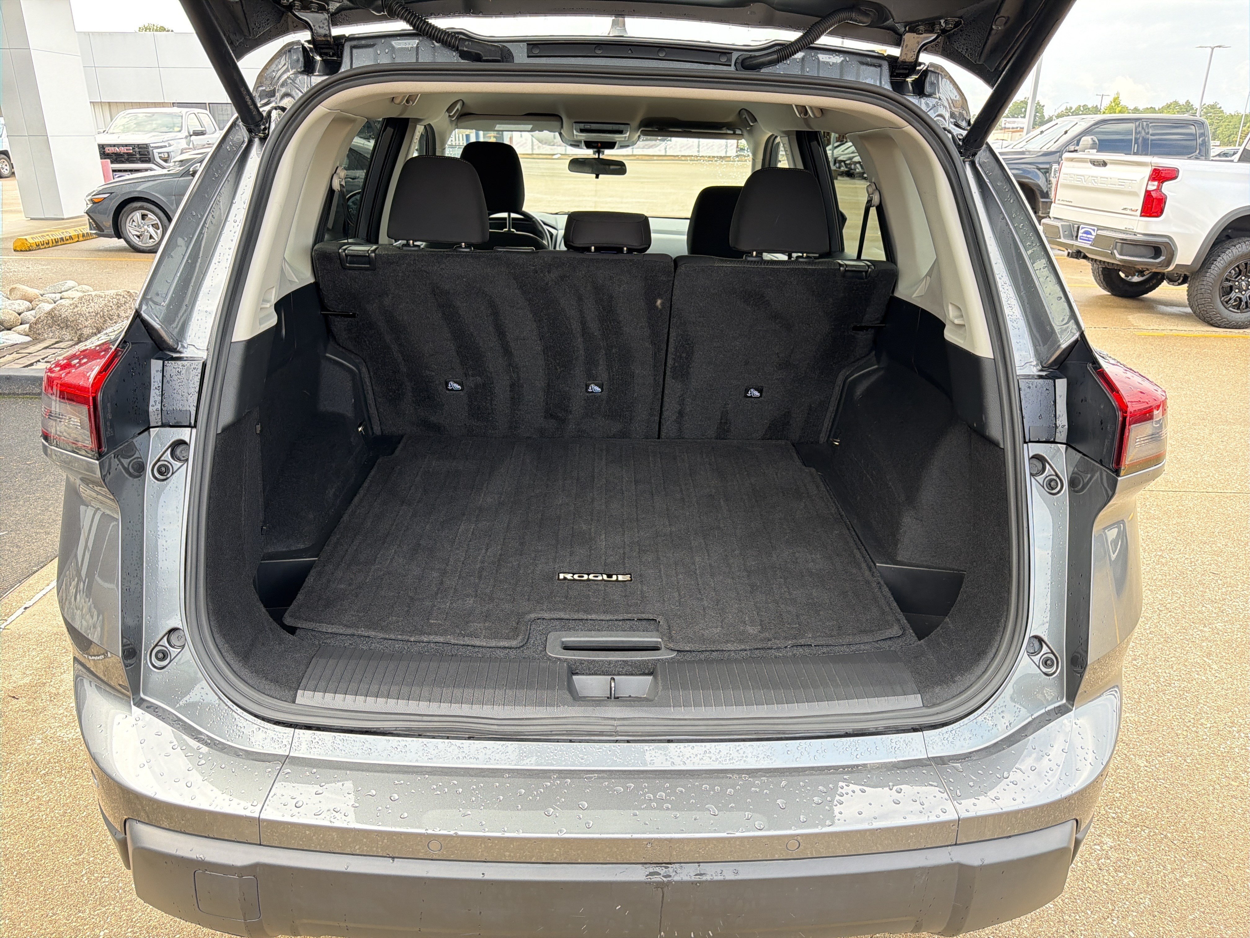 Used 2025 Nissan Rogue SV AWD/4WD image 21
