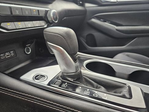 Used 2023 Nissan Altima 2.5 SV FWD image 12