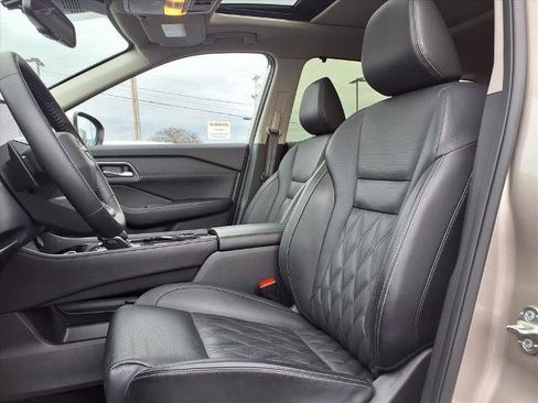 Certified 2025 Nissan Rogue Platinum w/ Tech Package AWD/4WD image 6