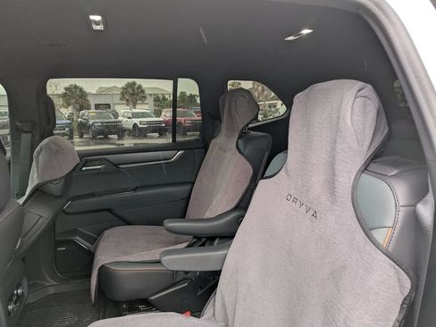 Used 2024 GMC Acadia AT4 AWD/4WD image 18