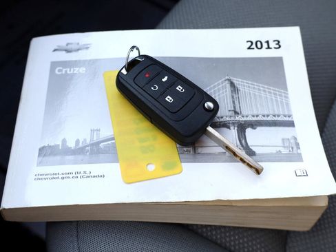 Used 2013 Chevrolet Cruze LT image 11