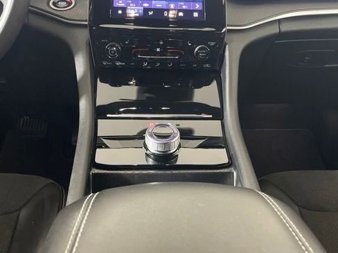 Certified 2025 Jeep Grand Cherokee Altitude AWD/4WD image 13