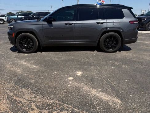 Used 2023 Jeep Grand Cherokee L Summit AWD/4WD image 8