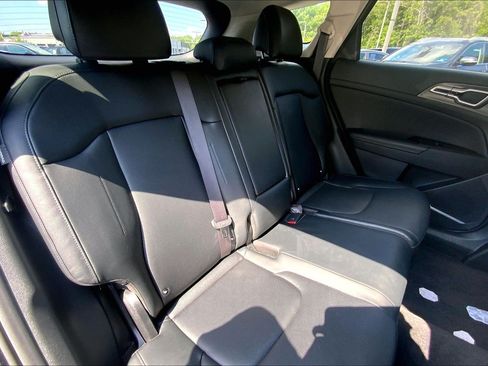 Used 2024 Kia Sportage EX FWD image 28