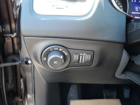 Used 2020 Jeep Compass Latitude AWD/4WD image 15