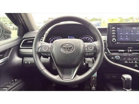 Used 2022 Toyota Camry SE FWD image 19