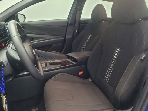 Used 2025 Hyundai Elantra Sport FWD image 17