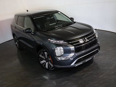 Used 2025 Mitsubishi Outlander SE FWD image 8