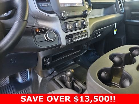Used 2024 RAM 2500 Tradesman w/ Chrome Appearance Group image 22