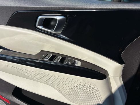 Used 2024 Kia Carnival EX FWD image 20