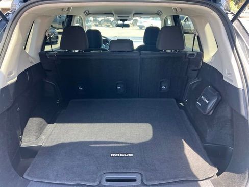 Used 2024 Nissan Rogue S FWD image 19