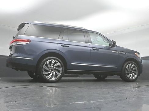 Certified 2023 Lincoln Navigator Reserve AWD/4WD image 44