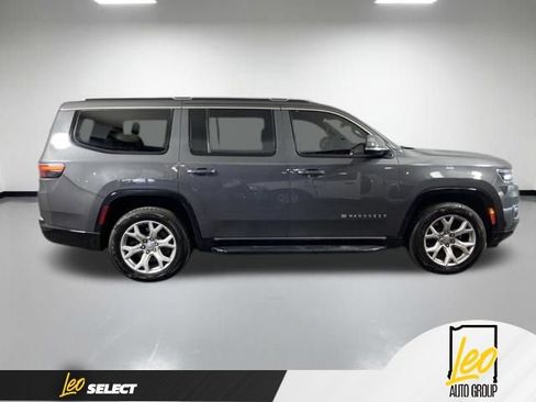 Used 2022 Jeep Wagoneer Series I w/ Premium Group I AWD/4WD image 5