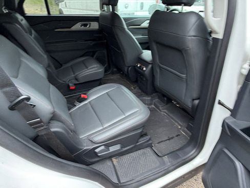 Used 2025 Ford Explorer Active w/ Active Comfort Package RWD image 21