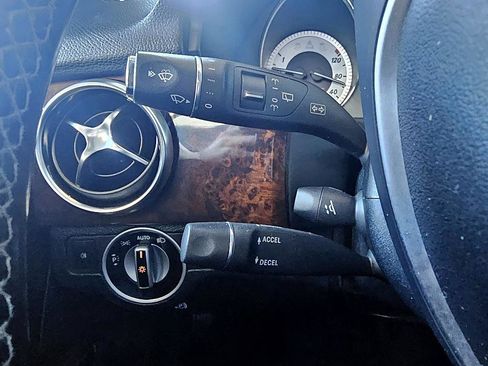 Used 2013 Mercedes-Benz GLK 350 4MATIC image 19