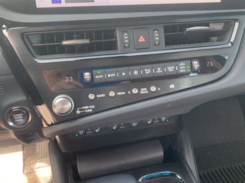 Used 2024 Lexus ES 350 w/ Premium Package image 10