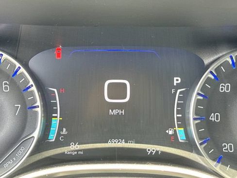 Used 2023 Chrysler Pacifica Touring-L FWD image 18