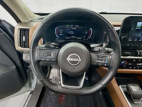 Used 2024 Nissan Pathfinder Platinum w/ Cargo Package FWD image 11