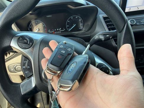 Used 2020 Ford Transit Connect XL image 24