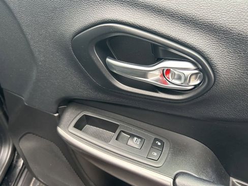 Used 2019 Jeep Cherokee Limited image 41