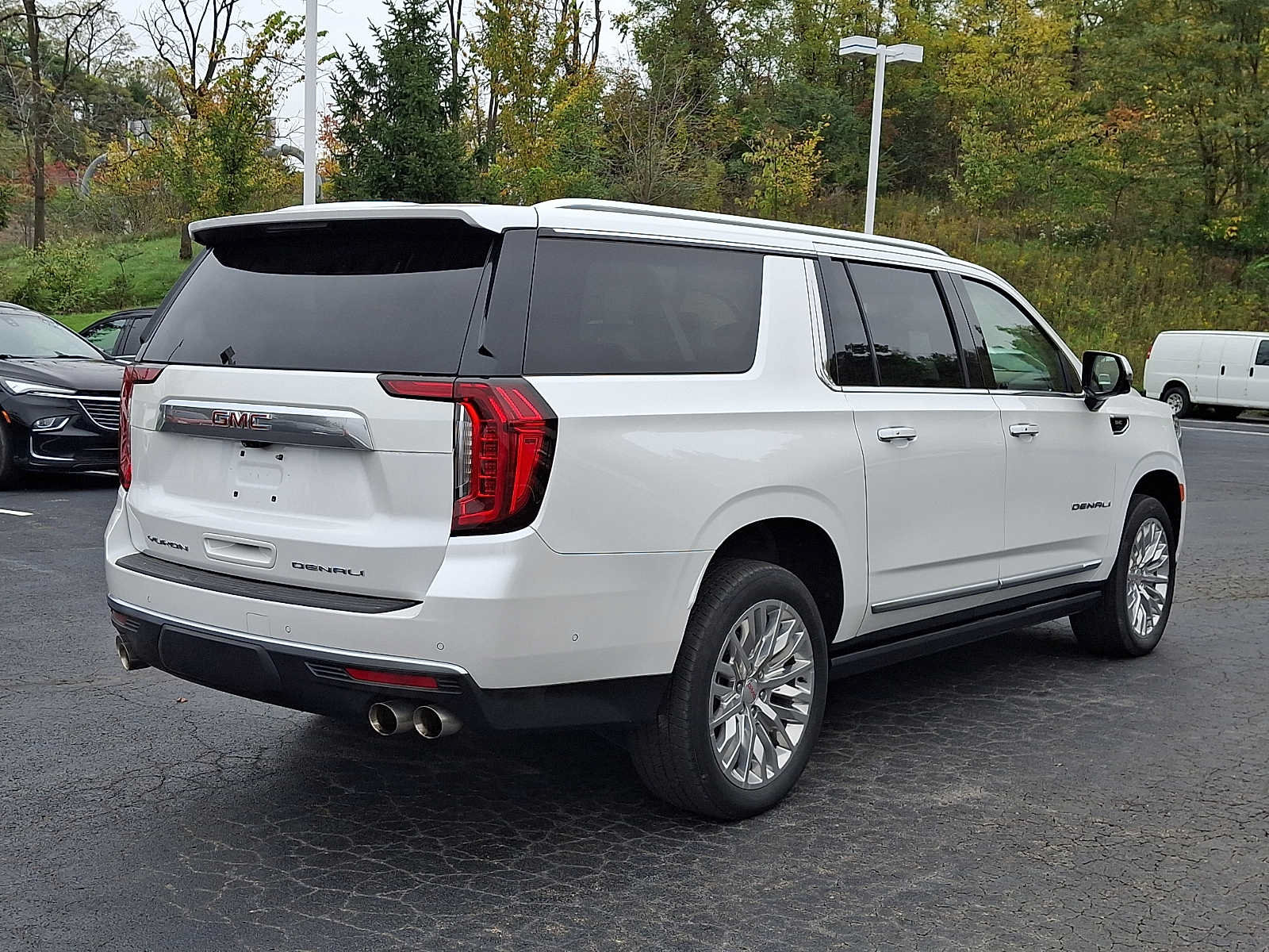 Used 2024 GMC Yukon XL Denali w/ Denali Reserve Package AWD/4WD image 6