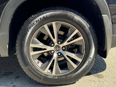 Used 2016 Toyota Highlander XLE image 19