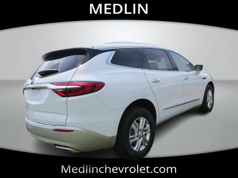 Used 2021 Buick Enclave Essence image 8