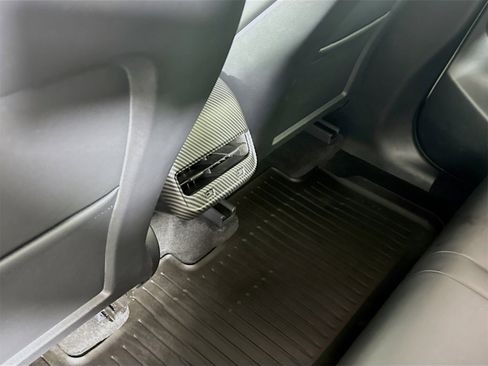 Used 2023 Tesla Model Y Long Range image 21