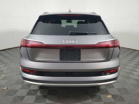 Used 2022 Audi e-tron Premium image 5
