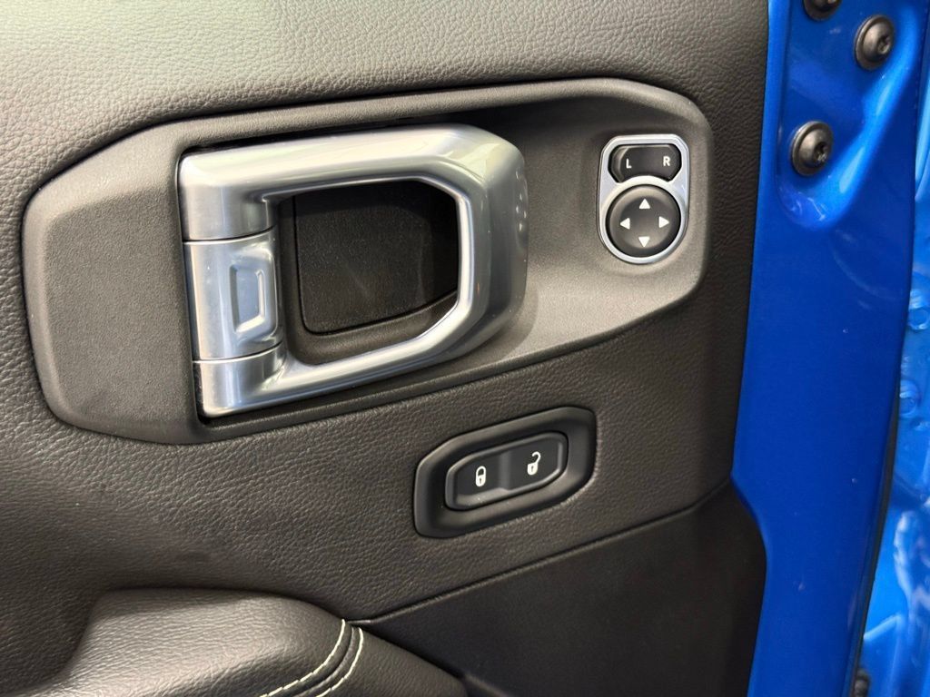 Used 2021 Jeep Gladiator Overland w/ Uconnect 4C Nav & Sound Group AWD/4WD image 17