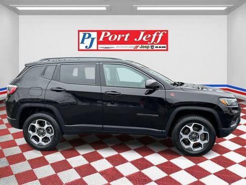 Used 2022 Jeep Compass Trailhawk w/ Trailhawk Convenience Group AWD/4WD image 3