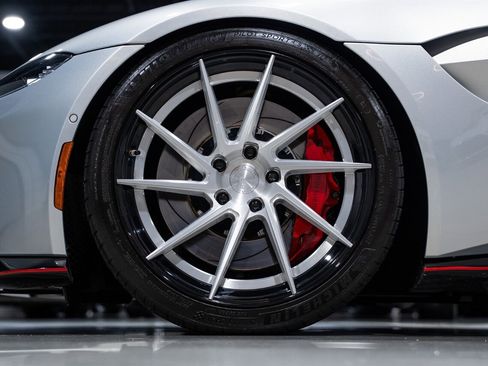 Used 2019 Aston Martin V8 Vantage Coupe RWD image 12