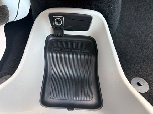 Used 2022 Chrysler Voyager LX FWD image 38