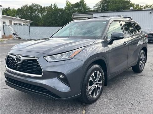 Used 2020 Toyota Highlander XLE AWD/4WD image 5