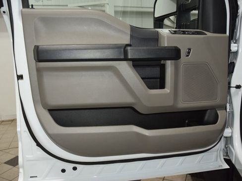 Used 2022 Ford F550 4x4 Crew Cab Super Duty w/ Power Equipment Group image 32