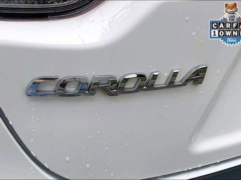 Used 2025 Toyota Corolla SE w/ SE Premium Package image 8