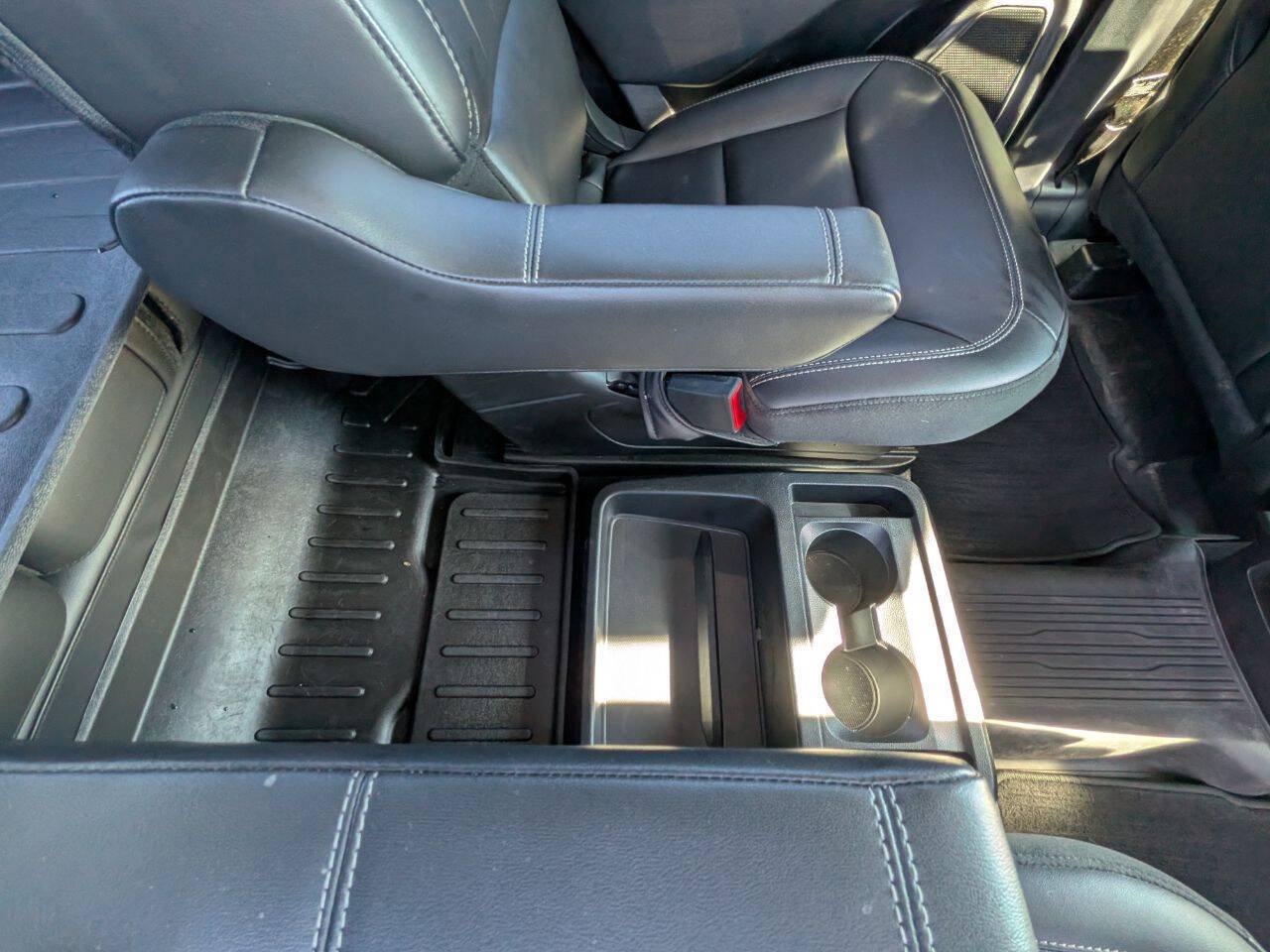 Used 2021 Ford Explorer XLT w/ Equipment Group 202A AWD/4WD image 23