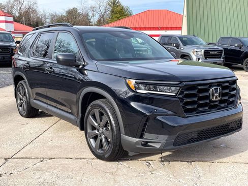 Used 2023 Honda Pilot Sport image 2