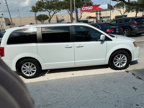 Used 2019 Dodge Grand Caravan SXT image 6