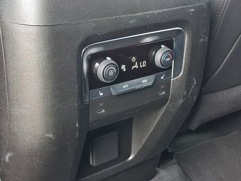 Used 2025 Chevrolet Suburban Premier AWD/4WD image 18