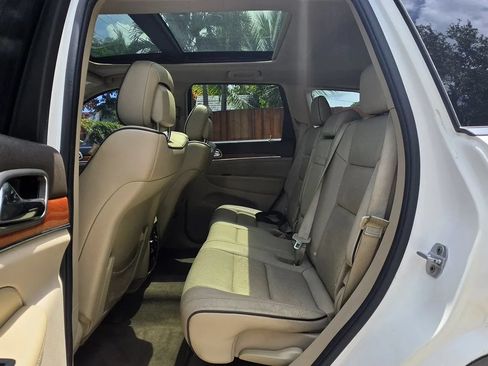 Used 2012 Jeep Grand Cherokee Overland AWD/4WD image 8