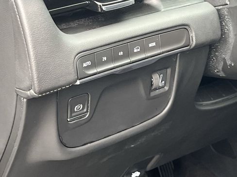 Used 2023 Cadillac Escalade Premium Luxury image 28