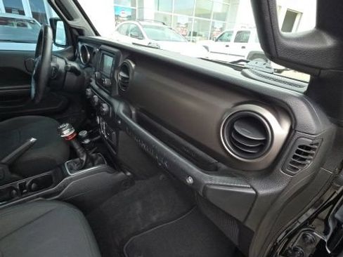 Used 2018 Jeep Wrangler Unlimited Sport S AWD/4WD image 21